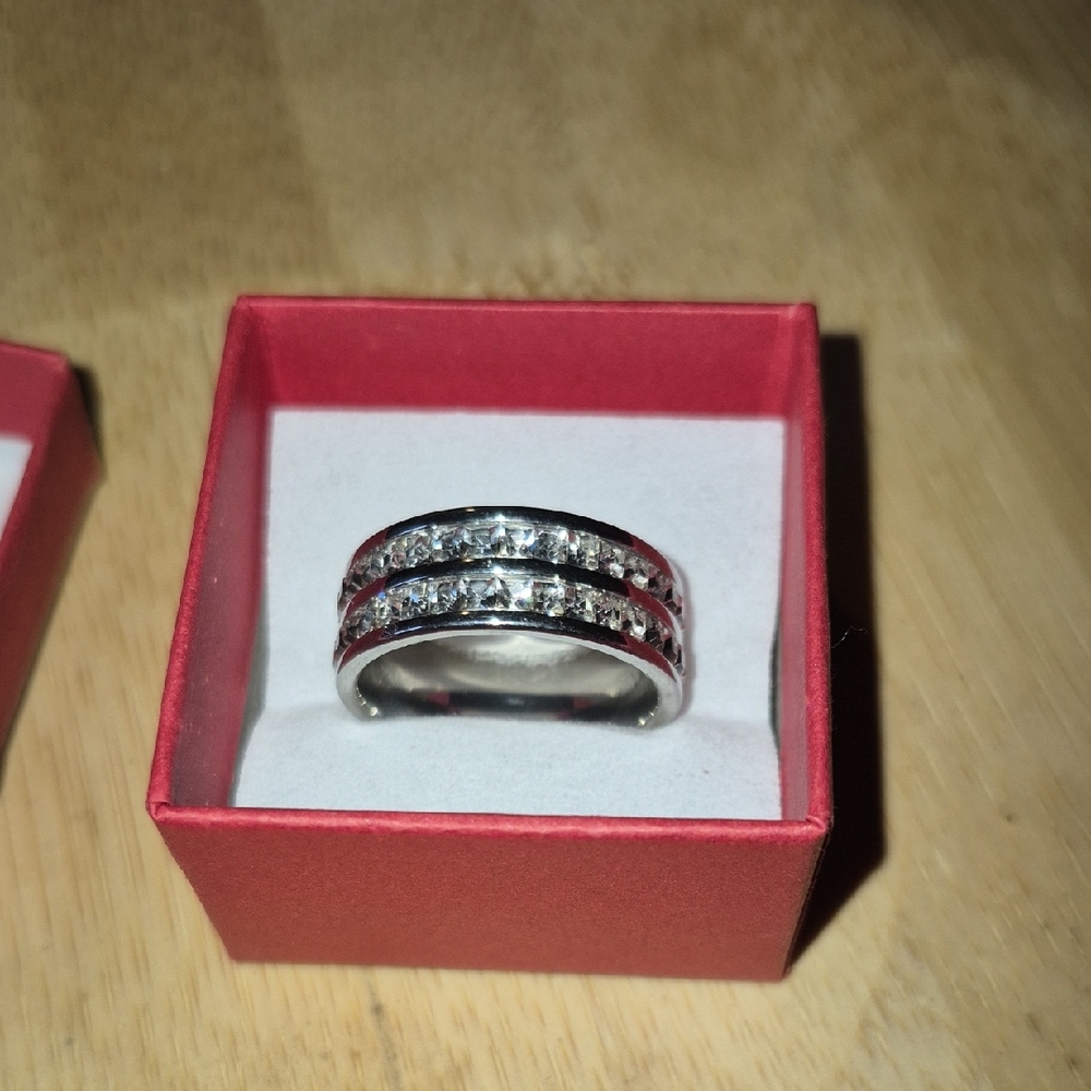 Dazzling Silver Ring with Crystal Accents